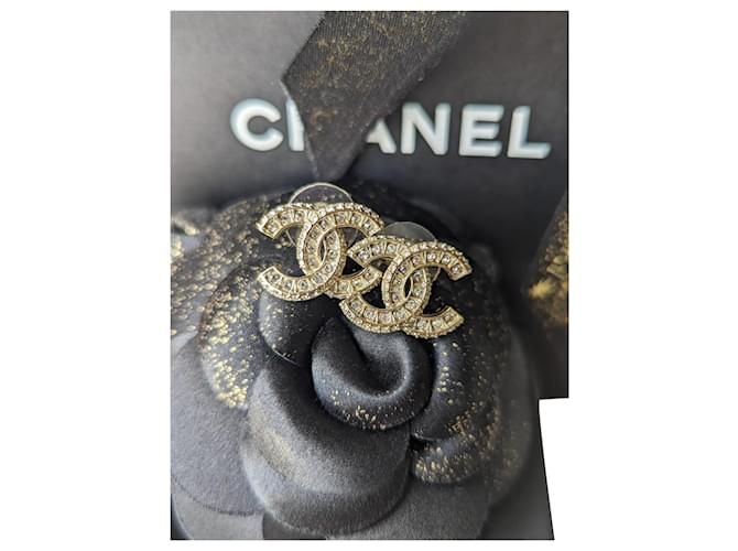 Chanel CC F18Boucles d'oreilles classiques V GHW Logo boîte en cristal Métal Doré  ref.791431