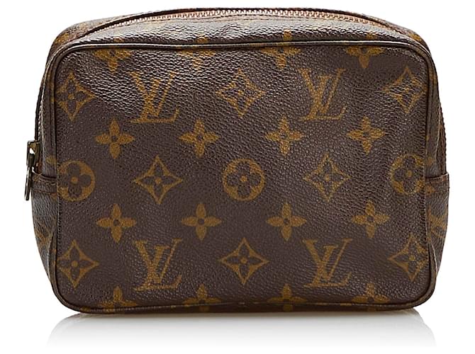 Louis Vuitton Trousse toiletry 18