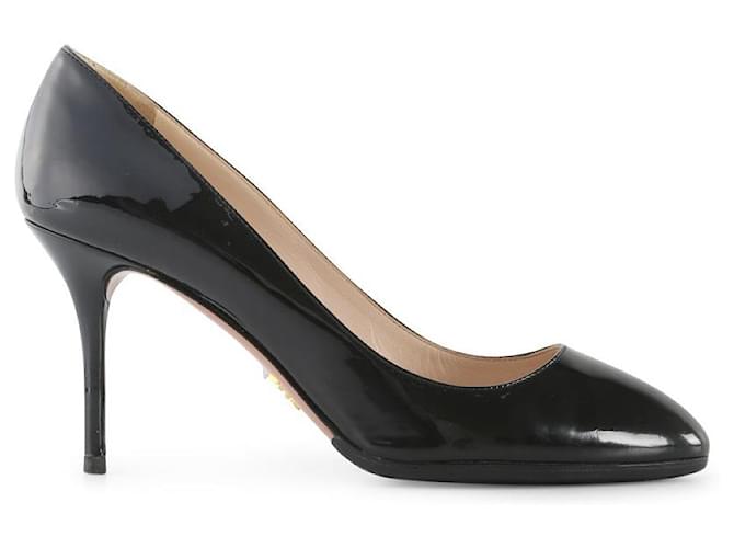 Zapatos de tacón con punta de almendra de charol negro de Prada Cuero  ref.792791