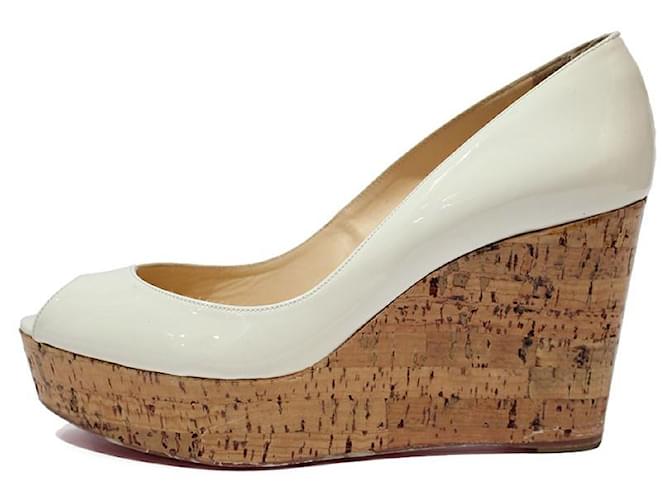 Christian Louboutin Sandals Cream Leather  ref.793419