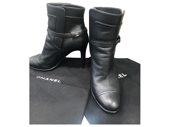 Chanel Short boots Black Leather  ref.796000