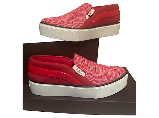 Louis Vuitton - Low Top Sneaker White Pink Suede Run Away - Pink 40 US 10