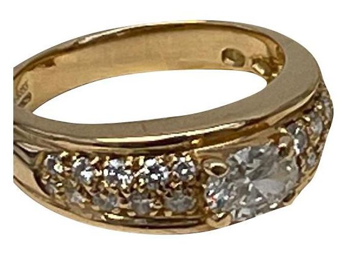 Anello Boucheron Axelle in oro giallo e diamanti D'oro