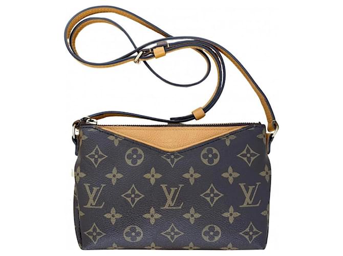 Louis Vuitton Pallas monogram Brown Cloth  ref.796938
