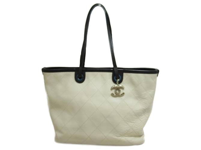 Chanel Matelasse Leather Shoulder Bag White Pony-style calfskin  ref.798154