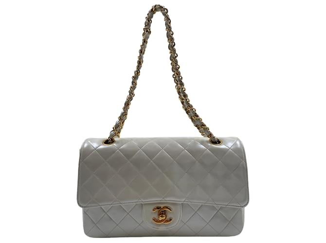 White Leather Chanel Medium Flap Bag Black ref.799308 - Joli Closet
