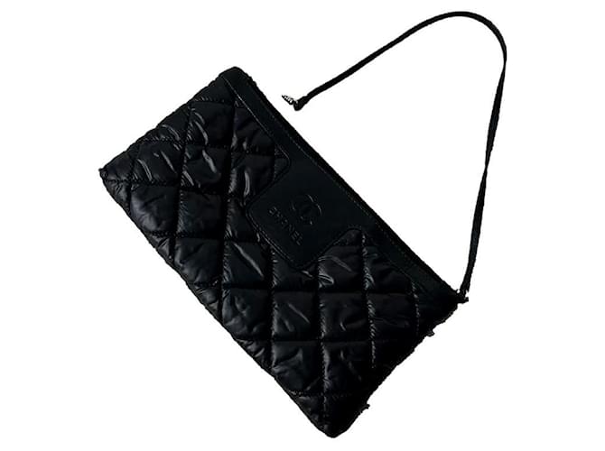 Cocoon Chanel Clutch bags Black  ref.799325