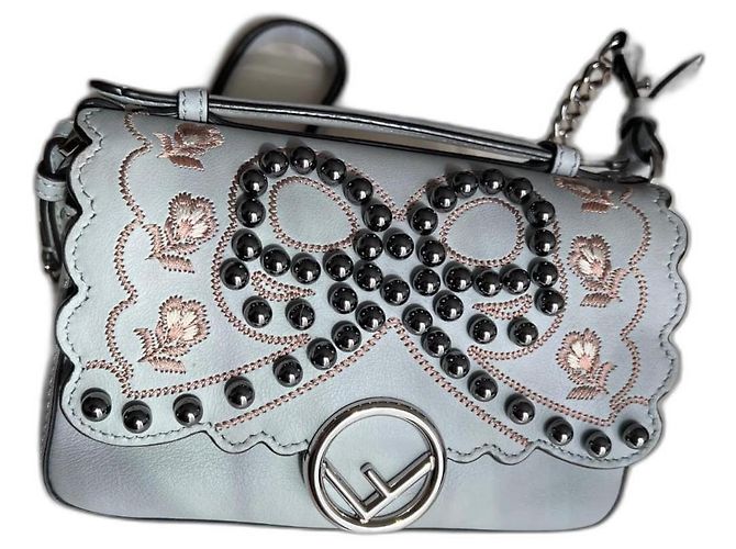 Baguette Bolsa Fendi Camelia em couro rosa e azul claro