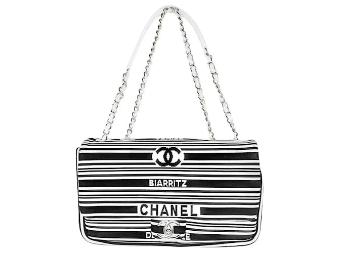 Classique Chanel 2019 venise biarittz sac à rabat moyen en toile noire et blanche Sac à bandoulière Bijouterie argentée  ref.799544