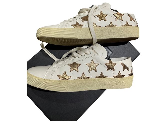 Tênis Saint Laurent Brancos de Couro com Estrelas Douradas