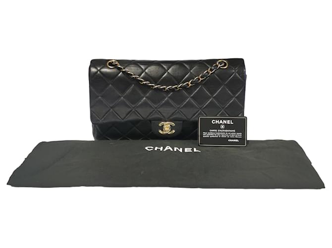 Timeless Chanel Clássico Aba com forro Preto Médio Pele de Cordeiro Dourado Couro  ref.802996