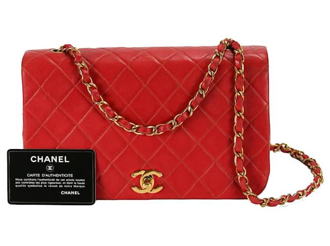 Bolsa Chanel com aba pequena vermelha pele de cordeiro dourada Vermelho Couro  ref.803010