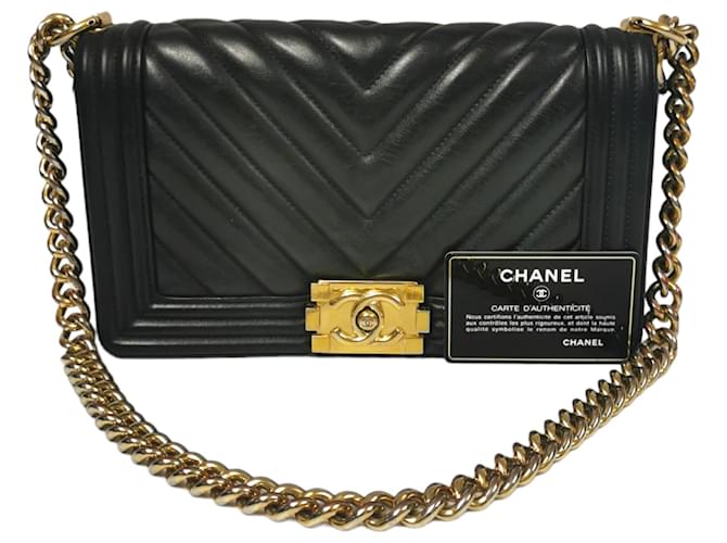 Chanel Boy Medium Black Chevron Lambskin Gold Negro Cuero  ref.803497