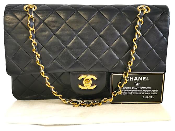Timeless Chanel Clássico Aba Forrada Azul Marinho Pele de Cordeiro Dourada Couro  ref.803503