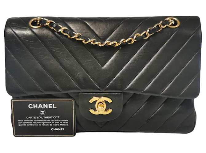 Timeless Chanel Classic forrado Flap Chevron Black Lambskin Gold Negro Cuero  ref.803649
