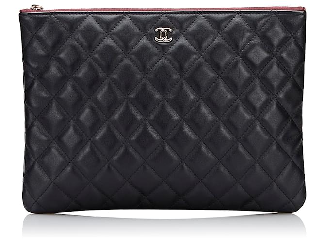 Chanel Black Quilted O Case Clutch Bag Leather ref.804474 - Joli