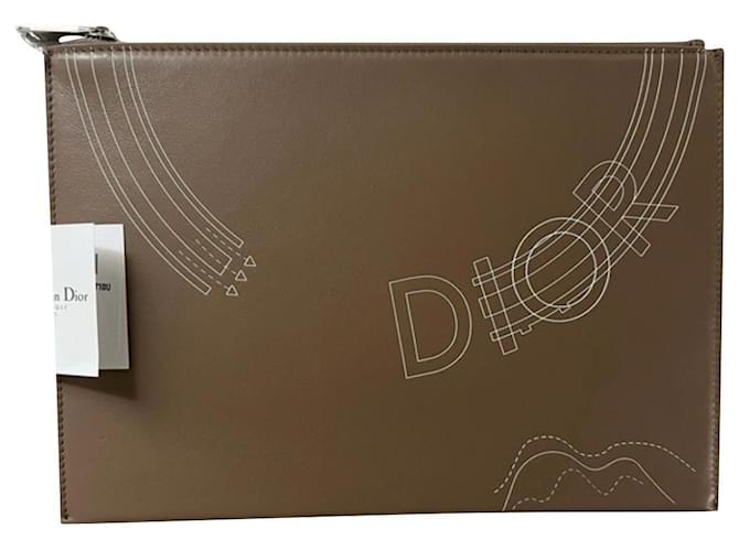 Dior Clutch-Taschen Taupe Leder  ref.804949