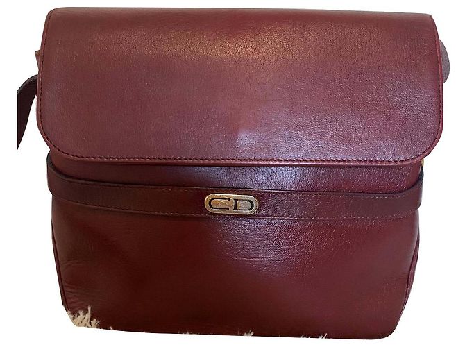 Bolsa Dior de couro bordô com logo CD Bordeaux