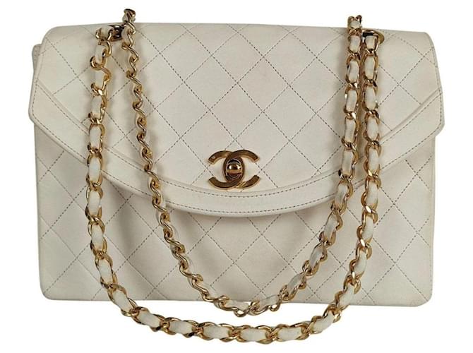 Chanel Tasche Classica Timeless Matelassè Einzelklappe aus weißem Leder  ref.805884