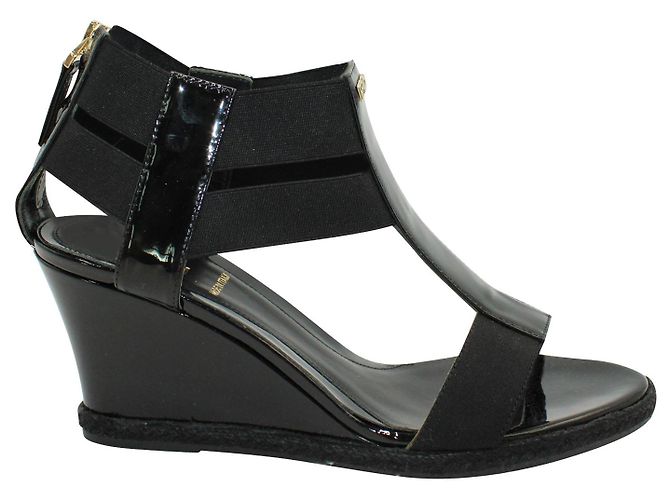 Fendi Sandali con zeppa in vernice nera