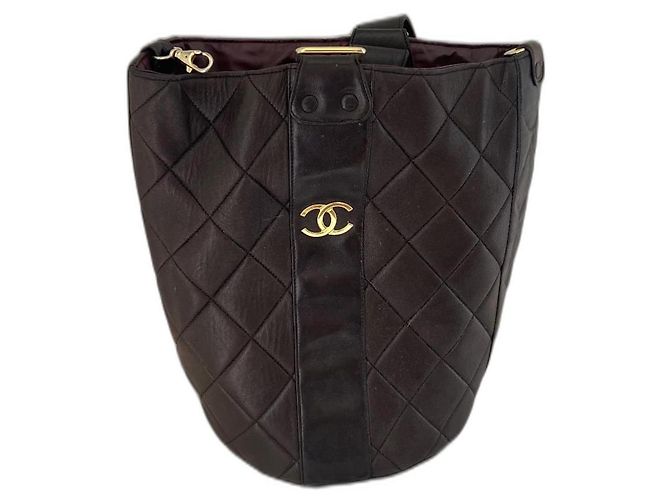 Mochila Chanel em couro acolchoado marrom escuro Castanho escuro