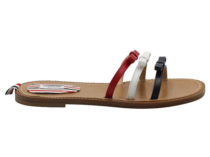Thom Browne rosso, Sandali con fiocco in pelle bianca e blu