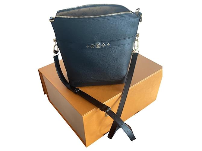 Louis Vuitton CRUISER BAG PM Black Leather  ref.809747