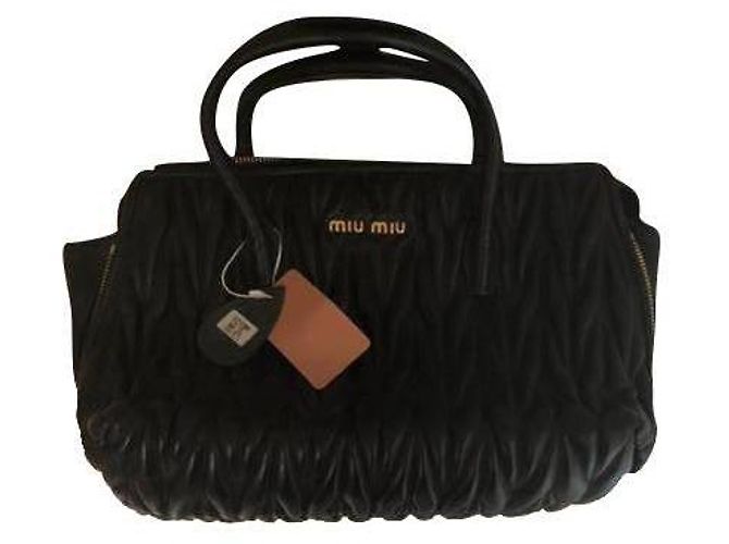 Miu Miu Handtasche aus Leder beige
