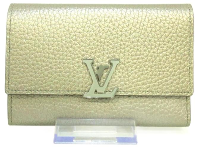 Louis Vuitton Portefeuille Capucines Compact Argenté  ref.810564