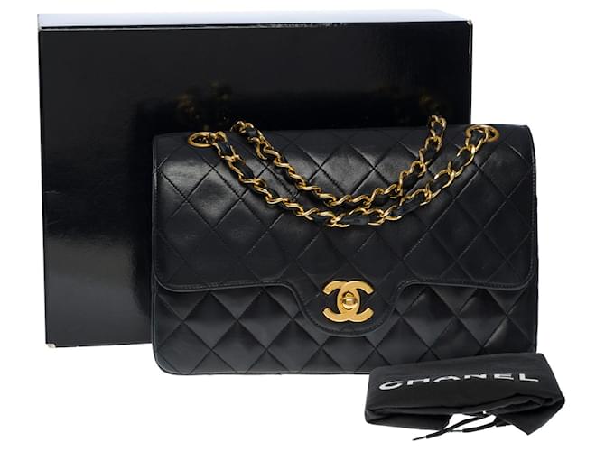 Bolso de hombro Chanel Timeless 23 cm con solapa forrada en piel de cordero acolchada negra Negro Cuero  ref.815587