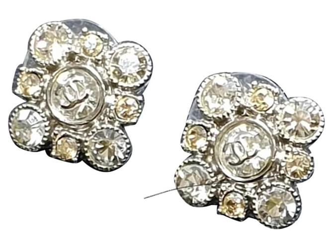 CHANEL Cluster Argyle Champagne Diamond Square Pierced Earrings Golden Metal  ref.819735