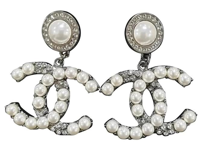 Chanel 21A Pearl & Silver Crystal CC Logo Dangle earrings Silvery