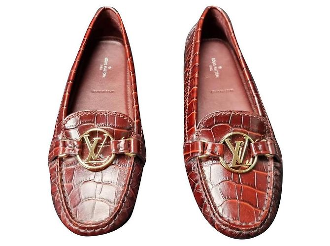 Bailarinas Louis Vuitton de charol rojo oscuro Burdeos