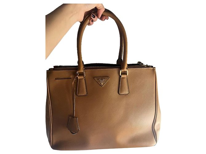 Bibliothèque Sac cabas Prada en cuir caramel
