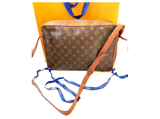 Louis Vuitton Bolsa para laptop/bolsa de ombro Marrom Pano  ref.821950