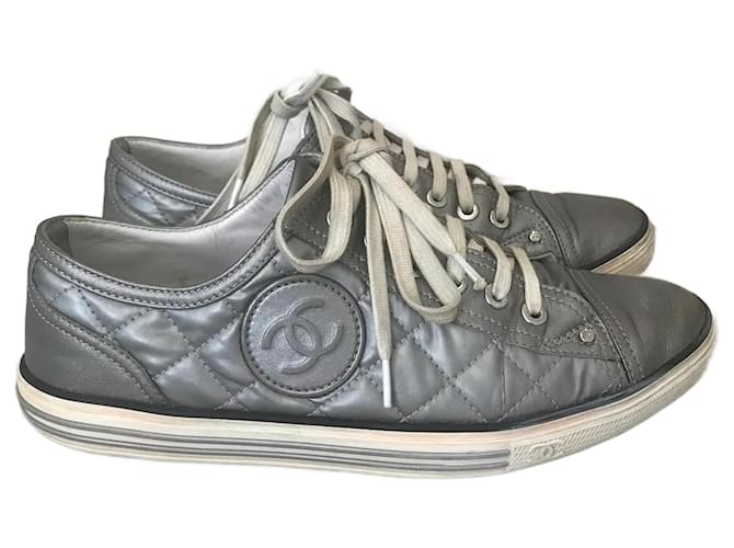 CHANEL  Trainers T.eu 37.5 Leather Silvery  ref.822471