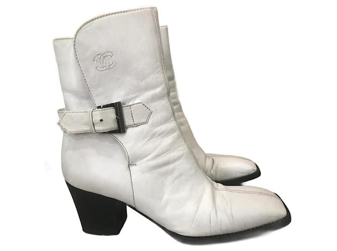 CHANEL  Ankle boots T.eu 37 Leather White  ref.822599