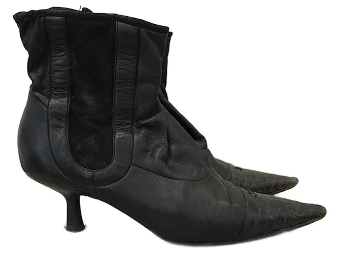 CHANEL  Ankle boots T.eu 37 Leather Black  ref.822604
