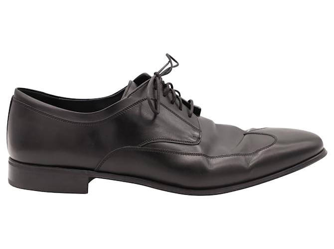 Salvatore Ferragamo Zapatos Derby con cordones en piel de becerro negra Cuero Negro  ref.824341