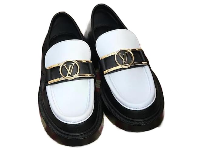 Louis Vuitton Black Patent Leather Logo Ballet Flats Size 37 Louis