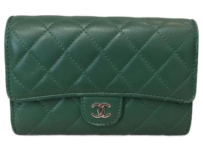 Timeless CHANEL  Wallets T.  Leather Green  ref.826243