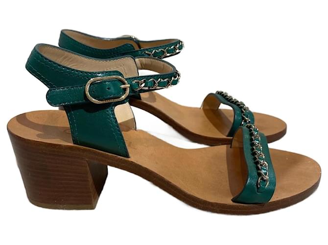 CHANEL  Sandals T.eu 38 Leather Green  ref.827742