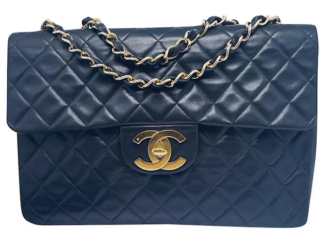 Timeless Bolsa Chanel Maxi Classic em pele de cordeiro preta Preto  ref.828156