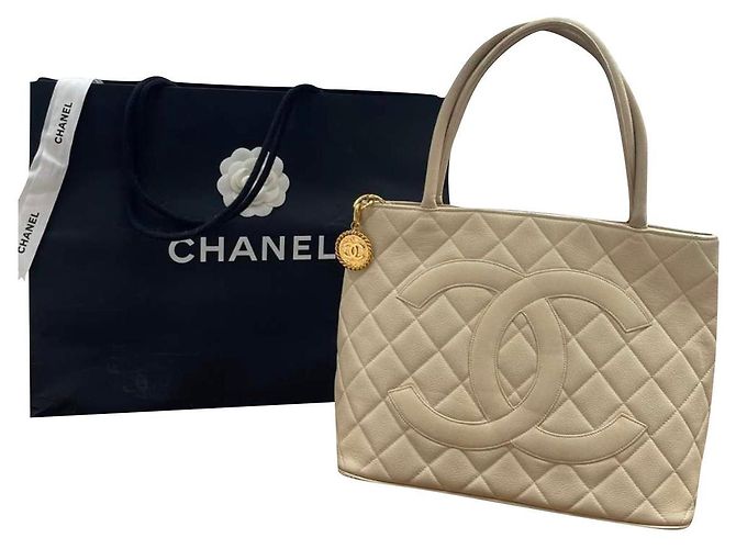 Chanel BOLSA DE CAVIAR MEDAILLON DE COURO Bege