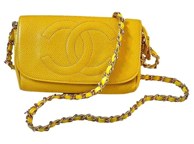 Chanel Yellow pouch Leather  ref.829844