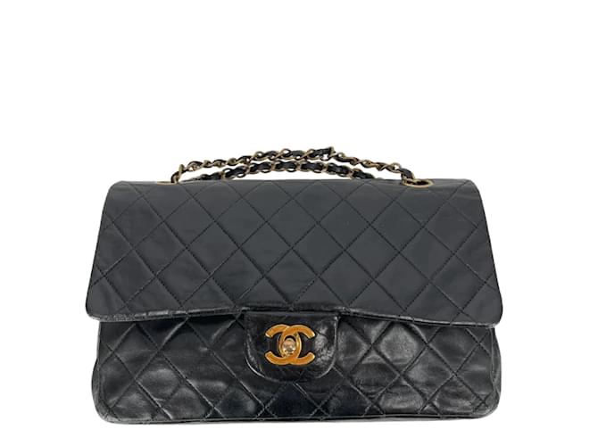 Black Leather Chanel Medium Flap Bag ref.831808 - Joli Closet