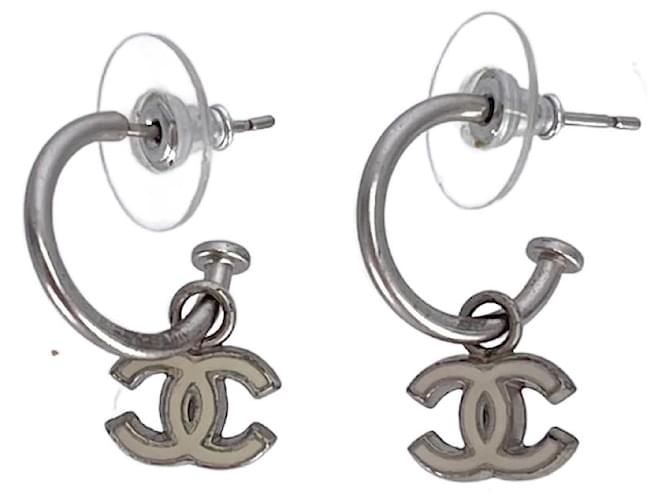 Boucles d'oreilles Chanel en métal blanc  ref.831816
