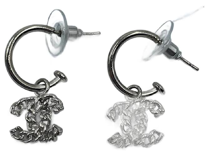 Boucles d'oreilles pendantes Chanel CC argentées Métal  ref.831863