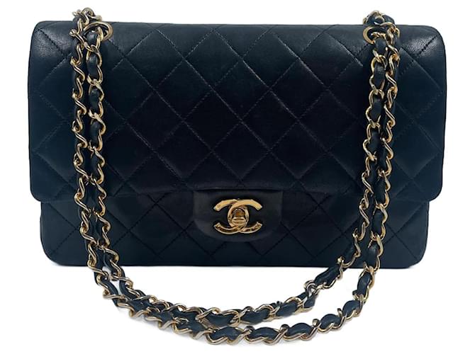 Black Leather Chanel Medium Flap Bag  ref.831874
