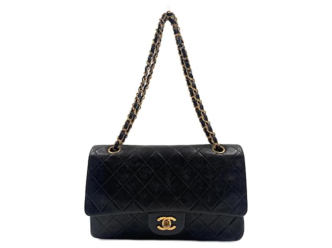 Black Leather Chanel Medium Flap Bag  ref.831932
